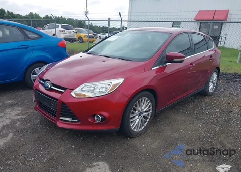 2013 Ford Focus Titanium z USA, uszkodzony, nr VIN 1FADP3N29DL121127
